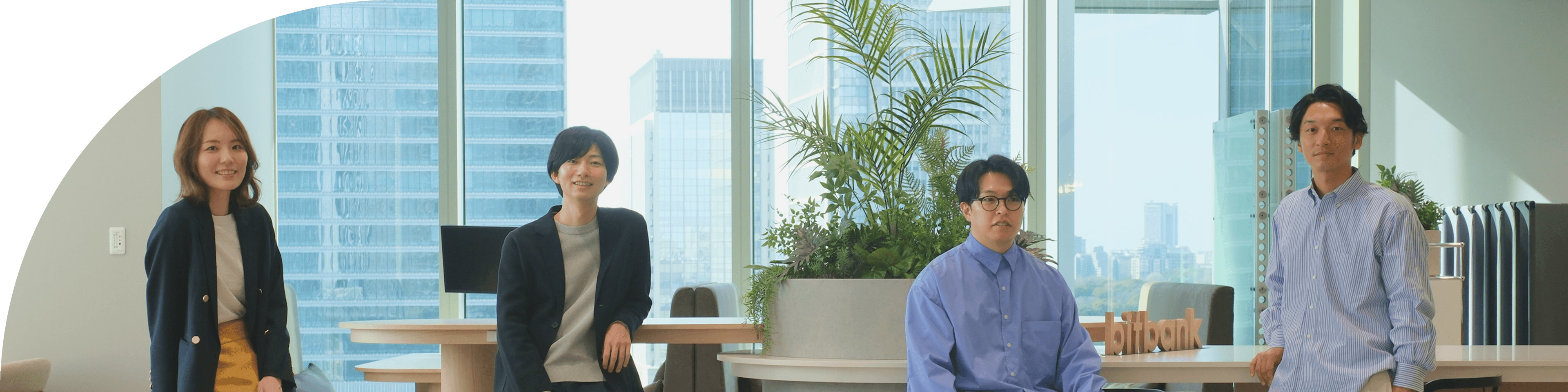 オフィスで働く bitbank のメンバー